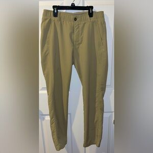 Under Armour 32 X 30 tan brown pant golf stretch